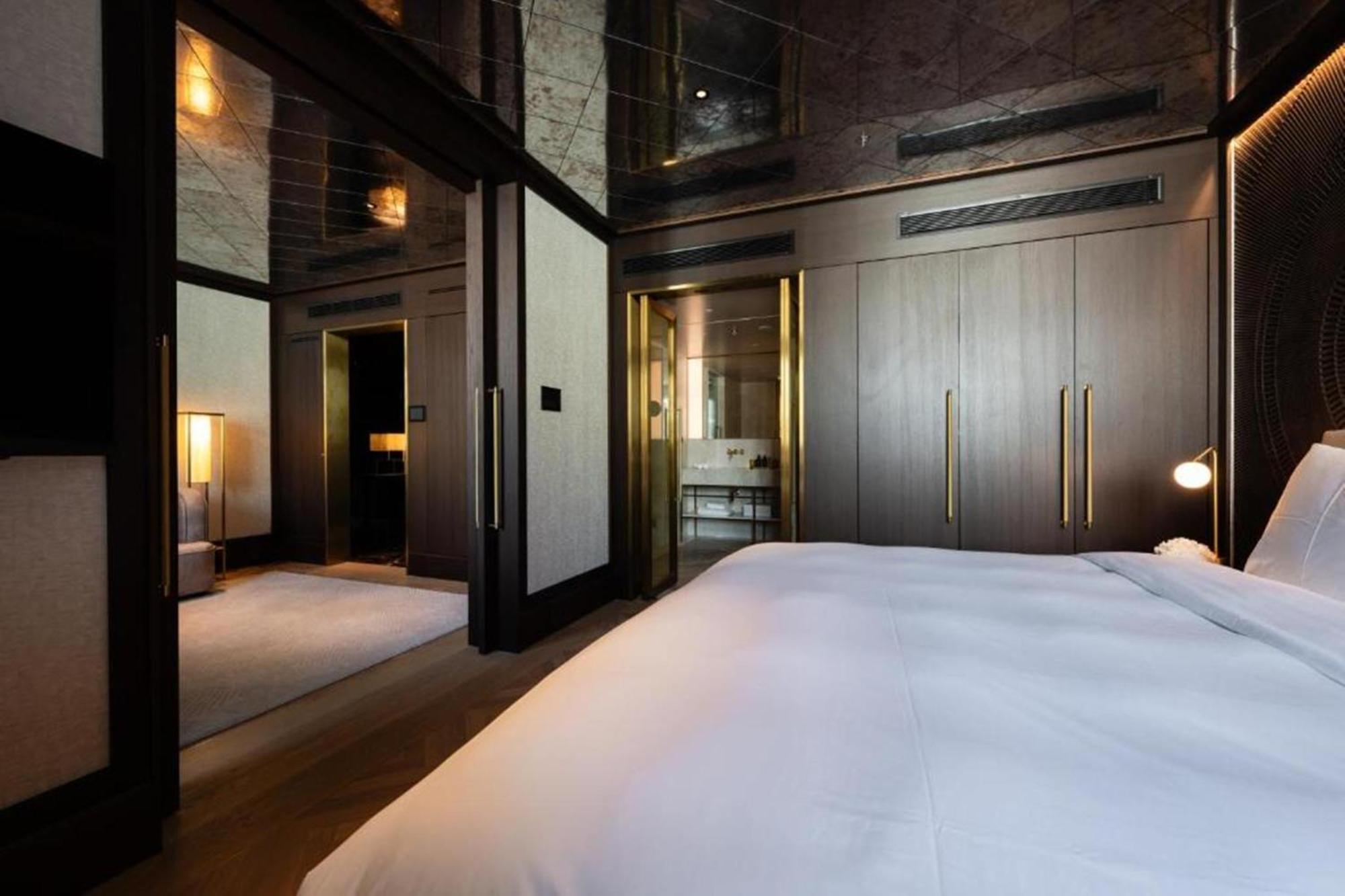 Almanac Palais Vienna Hotel Bagian luar foto A bedroom at the hotel
