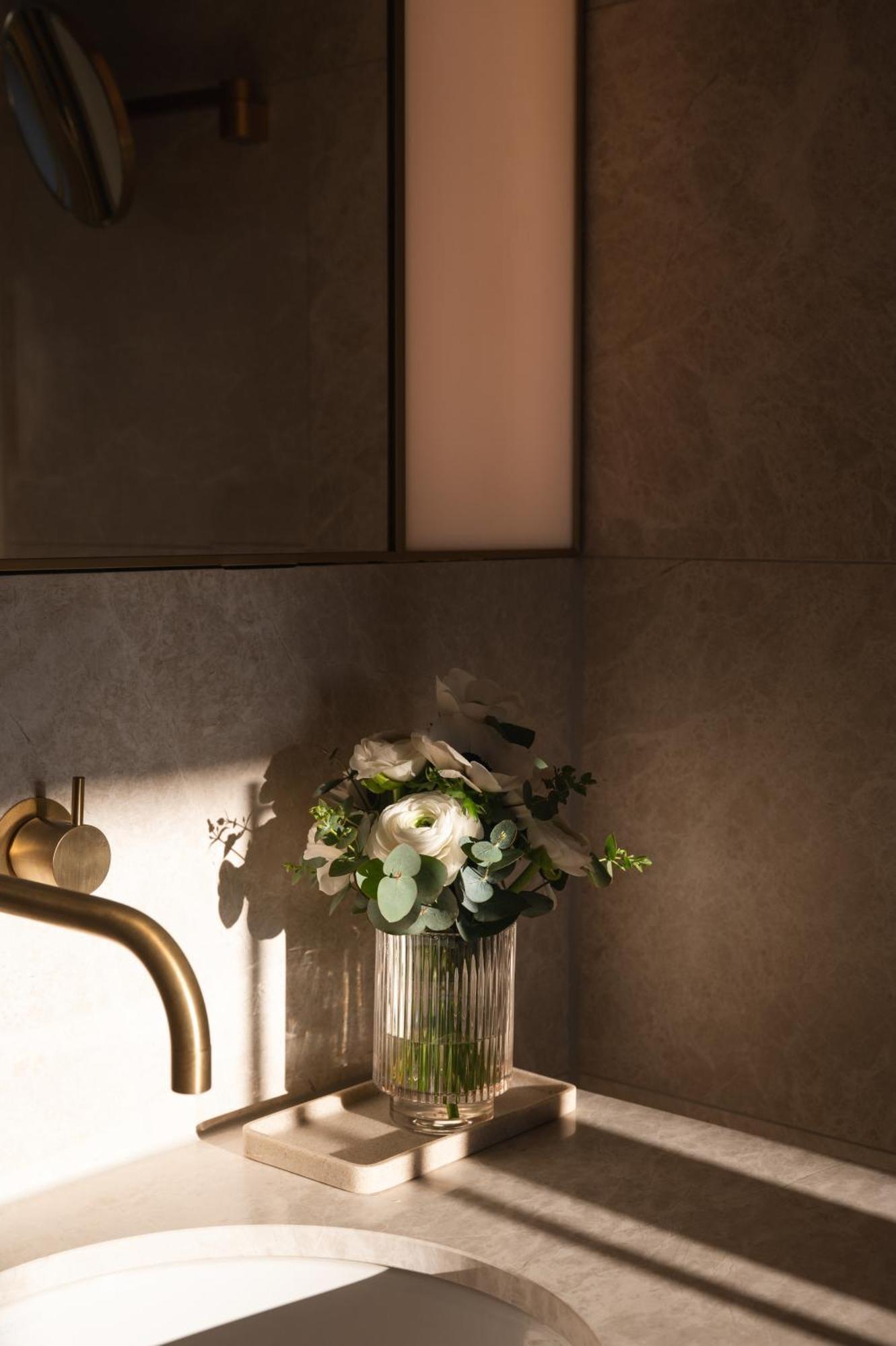Almanac Palais Vienna Hotel Bagian luar foto A bouquet of flowers